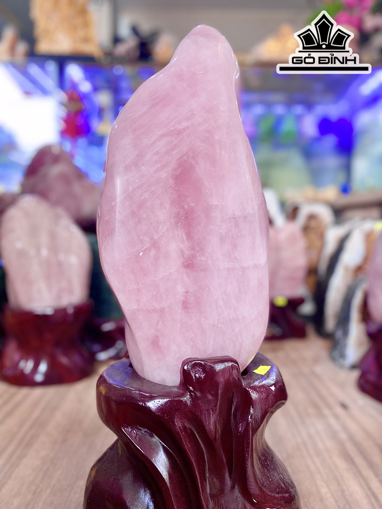 Tác Phẩm Đá Thạch Anh Hồng Cao 60 Ngang 20 (cm) 11,86kg