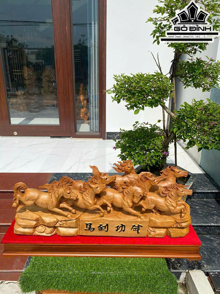 Tượng Bát Mã Thành Công Gỗ Ngọc Am Cao 32 Ngang 90 Sâu 26 (cm)