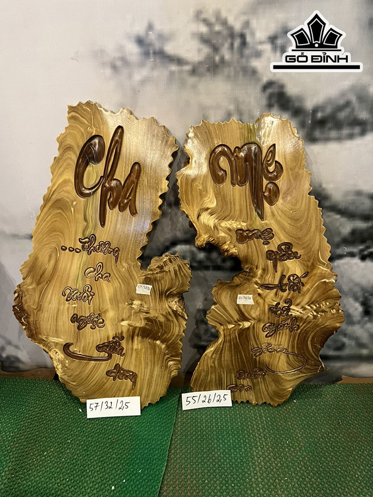 Tranh Cha Mẹ Gỗ Nu Nghiến Cao 55 Ngang 26 Sâu 2,5 (cm)
