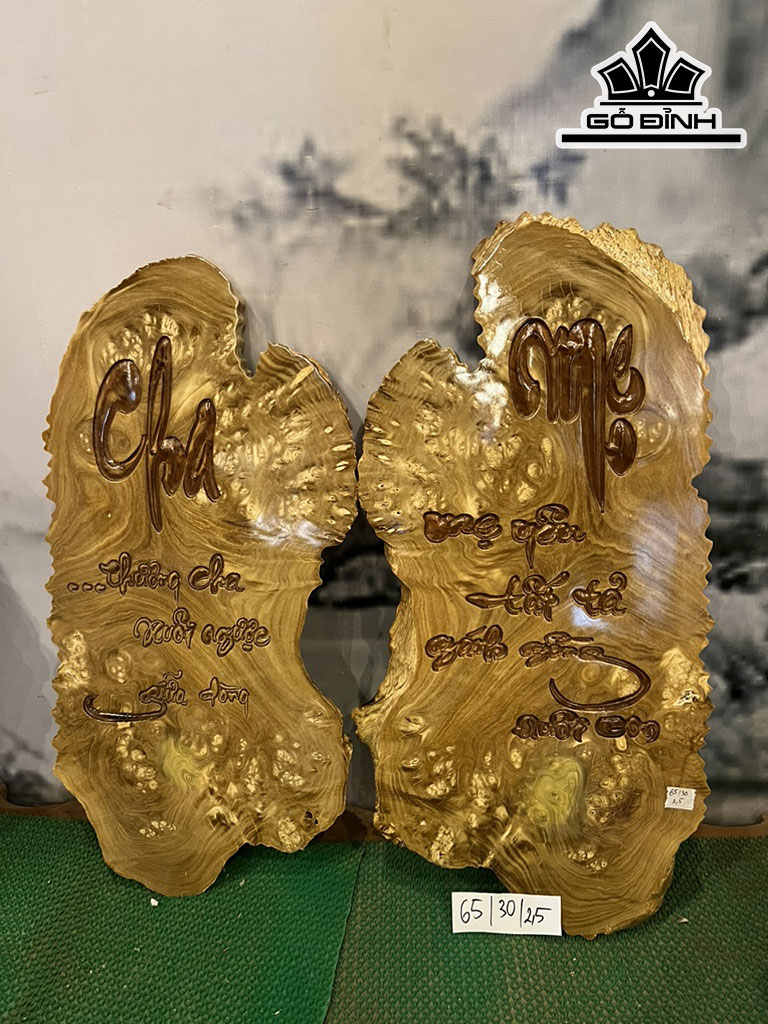 Tranh Cha Mẹ Gỗ Nu Nghiến Cao 65 Ngang 30 Sâu 2,5 (cm)