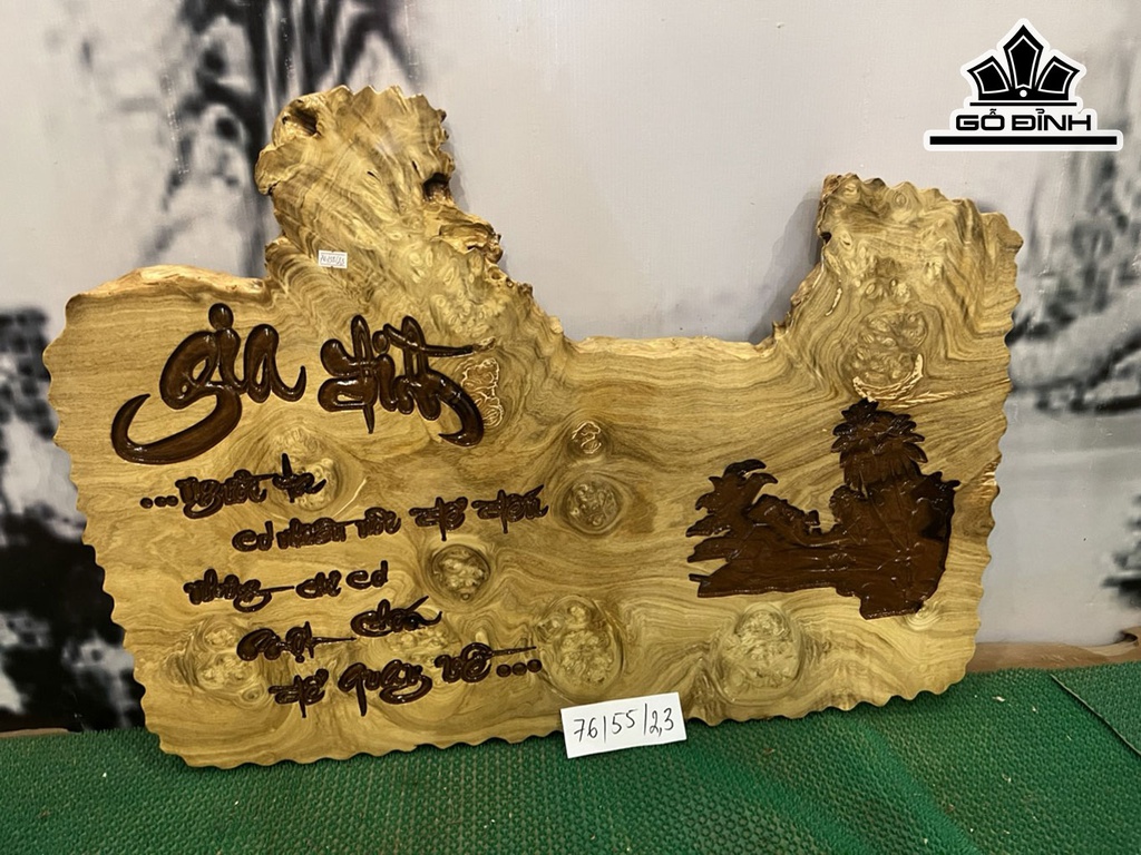 Tranh Gia Đình Gỗ Nu Nghiến Cao 55 Ngang 76 Sâu 2,3 (cm)