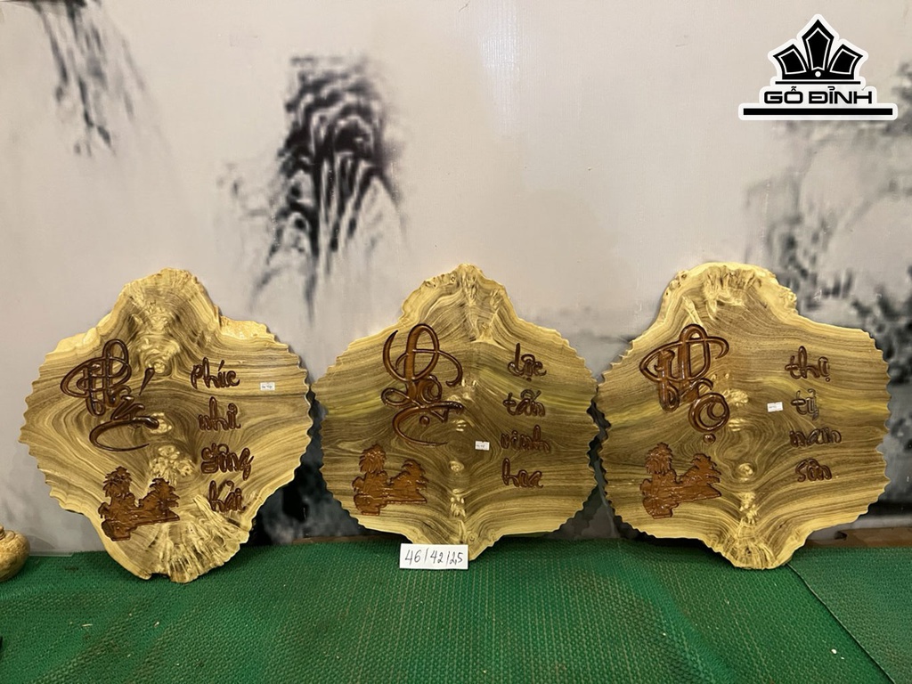 Tranh Phúc Lộc Thọ ( Tam Đa ) Gỗ Nu Nghiến Cao 46 Ngang 42 Sâu 2,5 (cm)