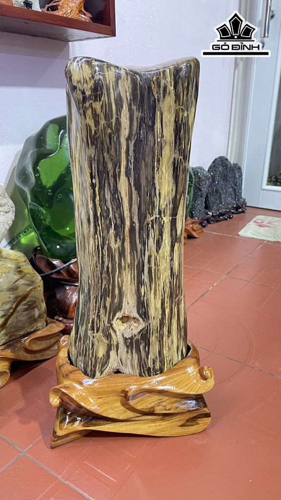 Tác Phẩm Gỗ Hóa Ngọc Cao 56 Ngang 23 (cm)17,5kg