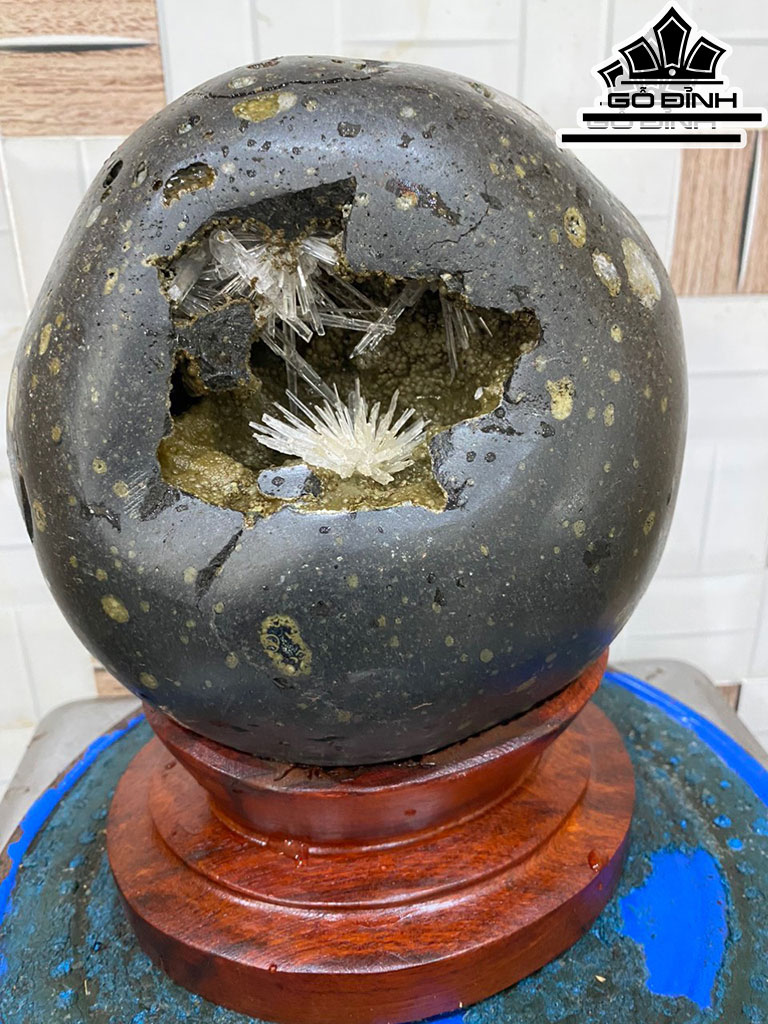 Tác Phẩm Đá Aragonit Cao 25 (cm) 7,2kg