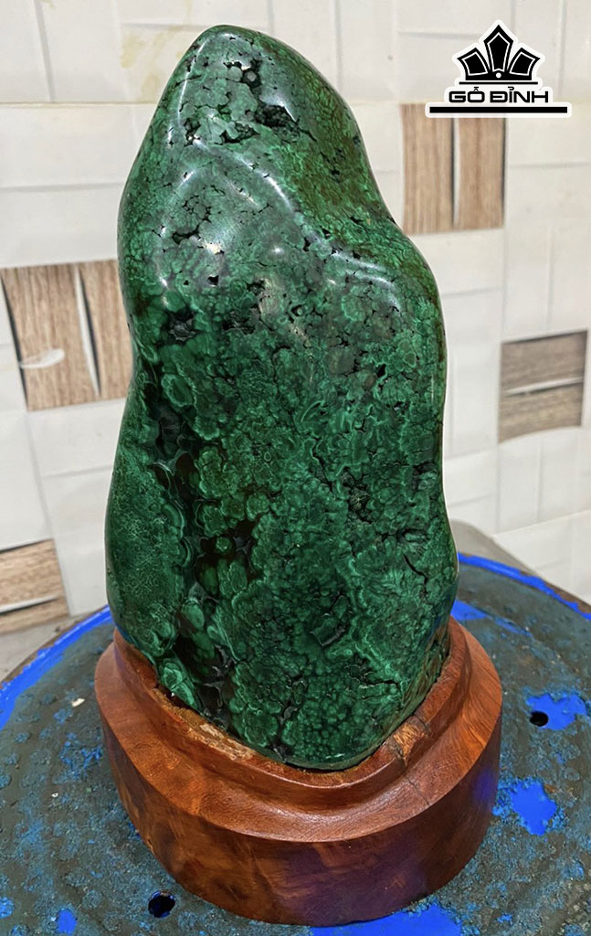 Tác Phẩm Đá Malachite Cao 23 (cm) 4,2kg