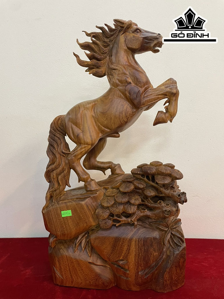Tượng Ngựa Phong Thủy (Nhất Mã Phi Thiên) Gỗ Hương Cao 60 Ngang 30 Sâu 16 (cm)