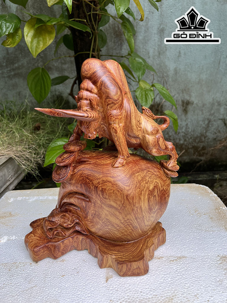Tượng Bò Tót Gỗ Cẩm Cao 35 Ngang 28 Sâu 16 (cm)