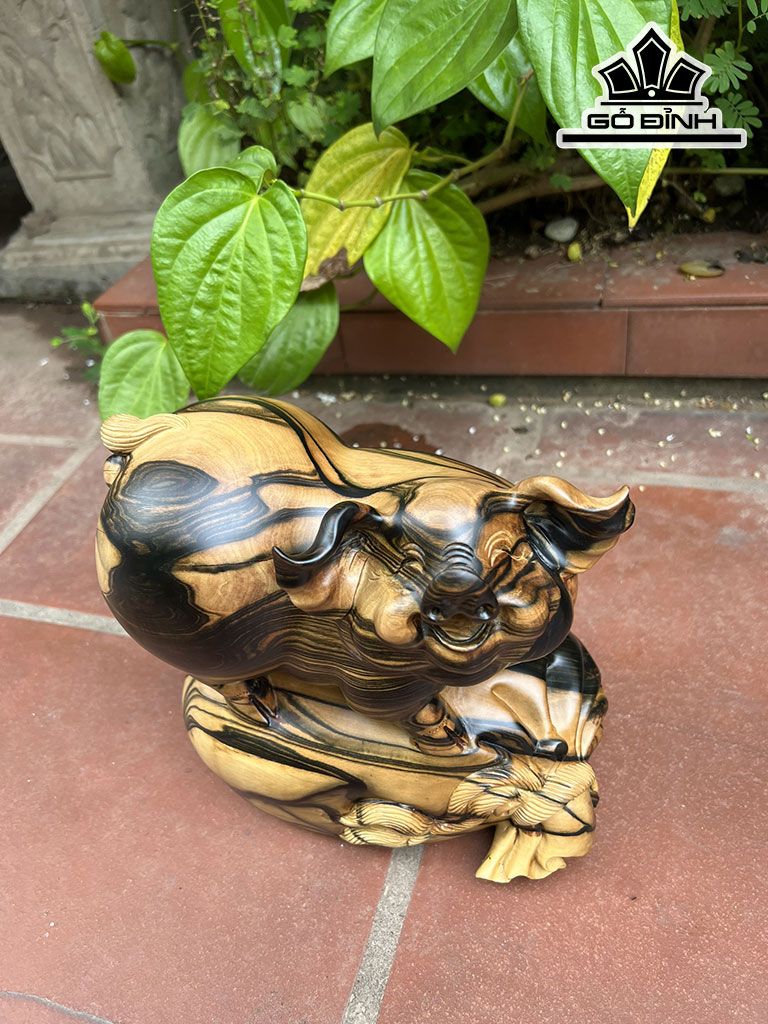 Tượng Heo Gỗ Mun Hoa Cao 23 Ngang 23 Sâu 13 (cm)