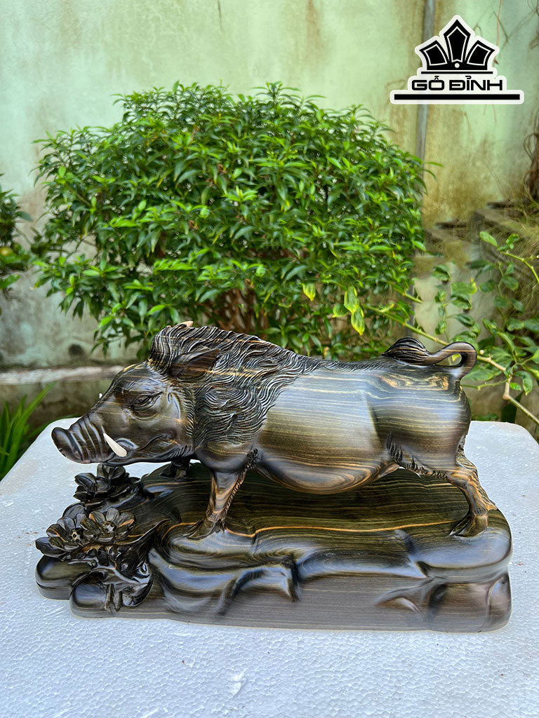 Tượng Heo Rừng Gỗ Mun Hoa Cao 22 Ngang 36 Sâu 14 (cm)
