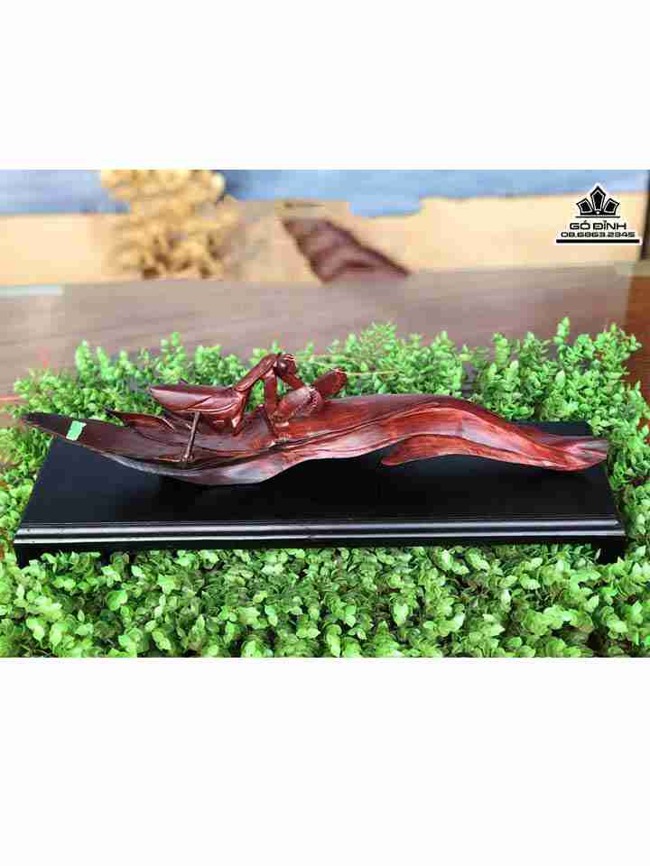 Tượng Bọ Ngựa Gỗ Trắc  Cao 12 Rộng 50 Sâu 12 (cm)