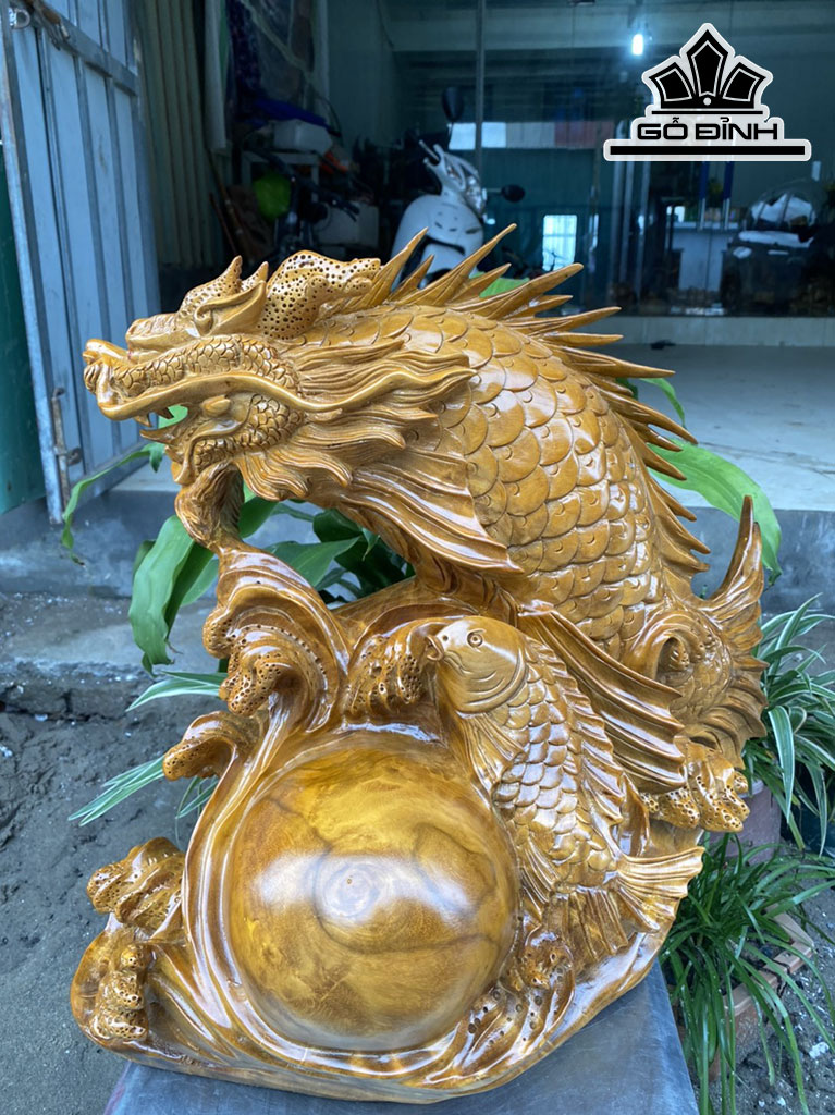 Tượng Cá Chép Vượt Vũ Môn Hóa Rồng Gỗ Xá Xị Cao 45 Ngang 48 Sâu 28 (cm)