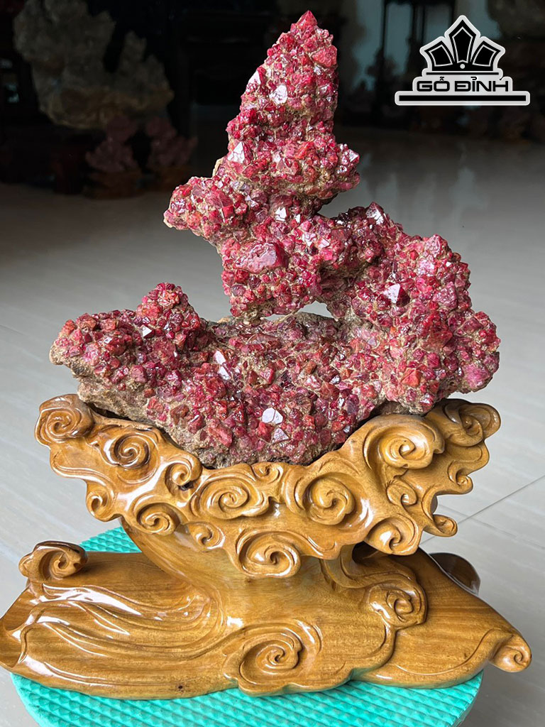 Tinh Thể Đá Ruby Lục Yên Cao 37 (cm) 4,4kg