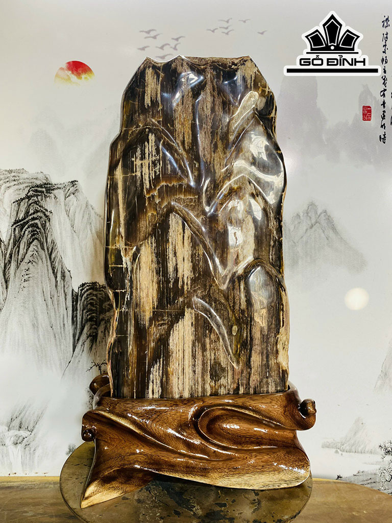 Tác Phẩm Gỗ Hóa Ngọc Cao 59 Ngang 32 (cm) 24,7kg