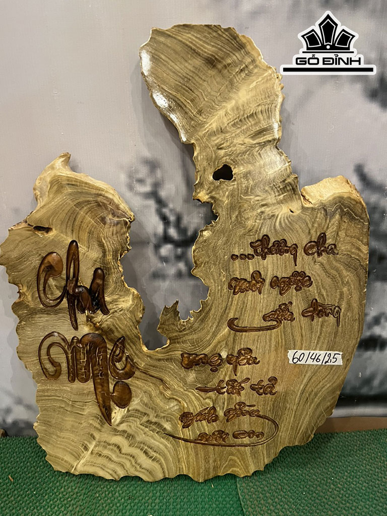 Tranh Cha Mẹ Gỗ Nu Nghiến Cao 60 Ngang 46 Sâu 2,5 (cm)