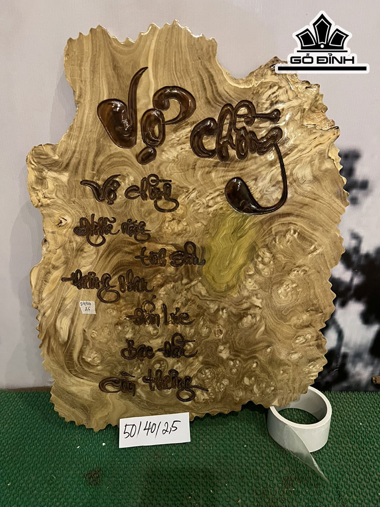 Tranh Vợ Chồng Gỗ Nu Nghiến Cao 50 Ngang 40 Sâu 2,5 (cm)