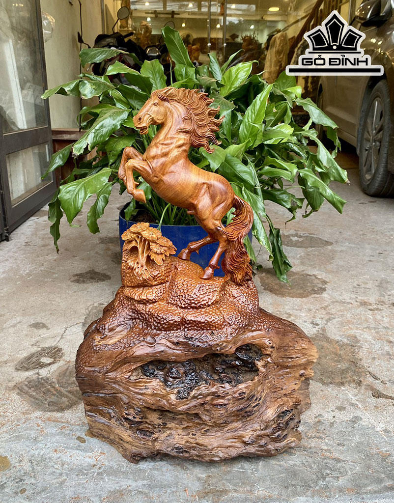 Tượng Ngựa Phong Thủy (Nhất Mã Phi Thiên) Gỗ Nu Hương Cao 51 Ngang 36 Sâu 16 (cm)