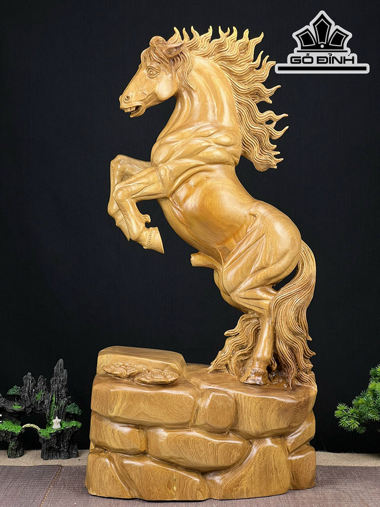 Tượng Ngựa Phong Thủy (Nhất Mã Phi Thiên) Gỗ Xá Xị Cao 71 Ngang 35 Sâu 20 (cm)
