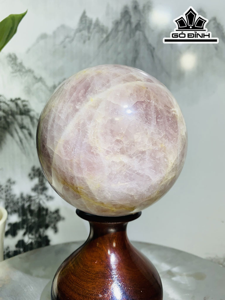Tác Phẩm Đá Thạch Anh Hồng Đường Kính Hạt 12 (cm) 2,8kg