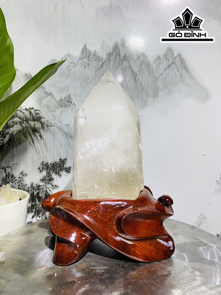 Tác Phẩm Đá Thạch Anh Trắng Cao 26 Ngang 17 (cm) 3,6kg