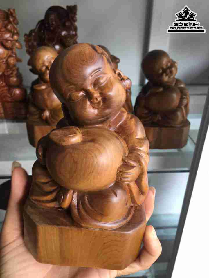 Tượng Tiểu Đồng Gỗ Bách Xanh  Cao 17 Vuông 9 (cm)