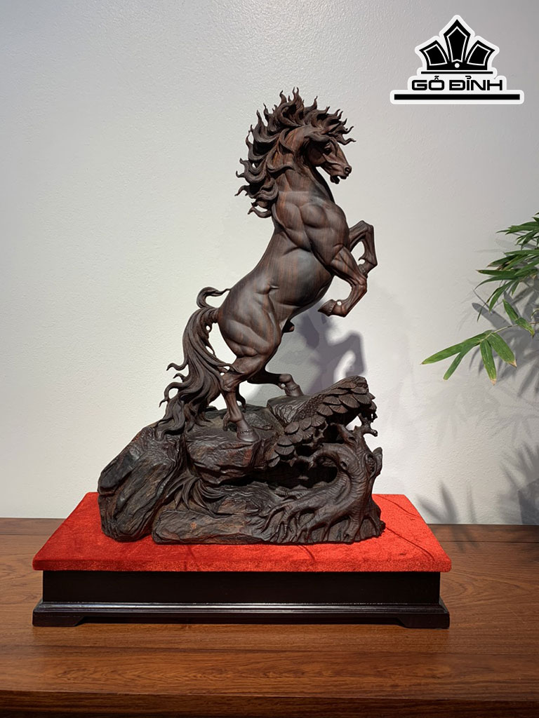 Tượng Ngựa Phong Thủy (Nhất Mã Phi Thiên) Gỗ Trắc Cao 52 Ngang 33 Sâu 15 (cm)