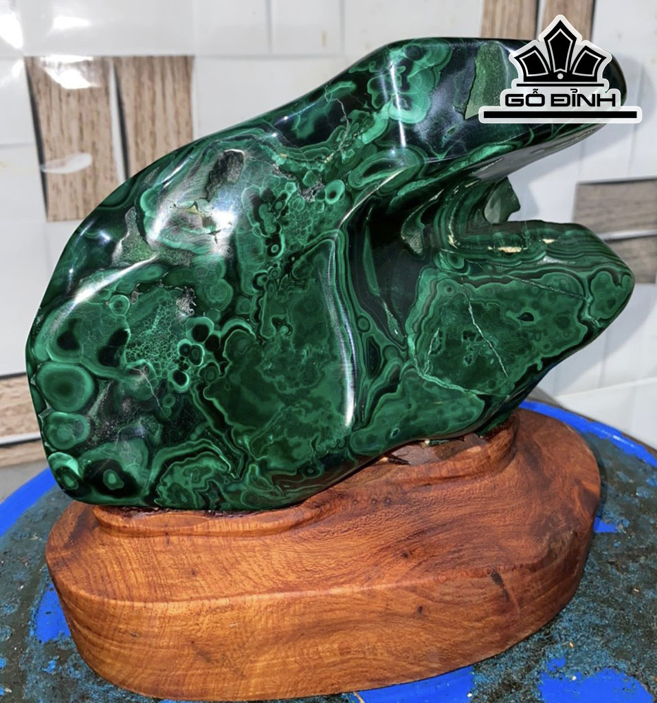Tác Phẩm Đá Malachite Cao 16 Ngang 17 (cm)  1,9kg