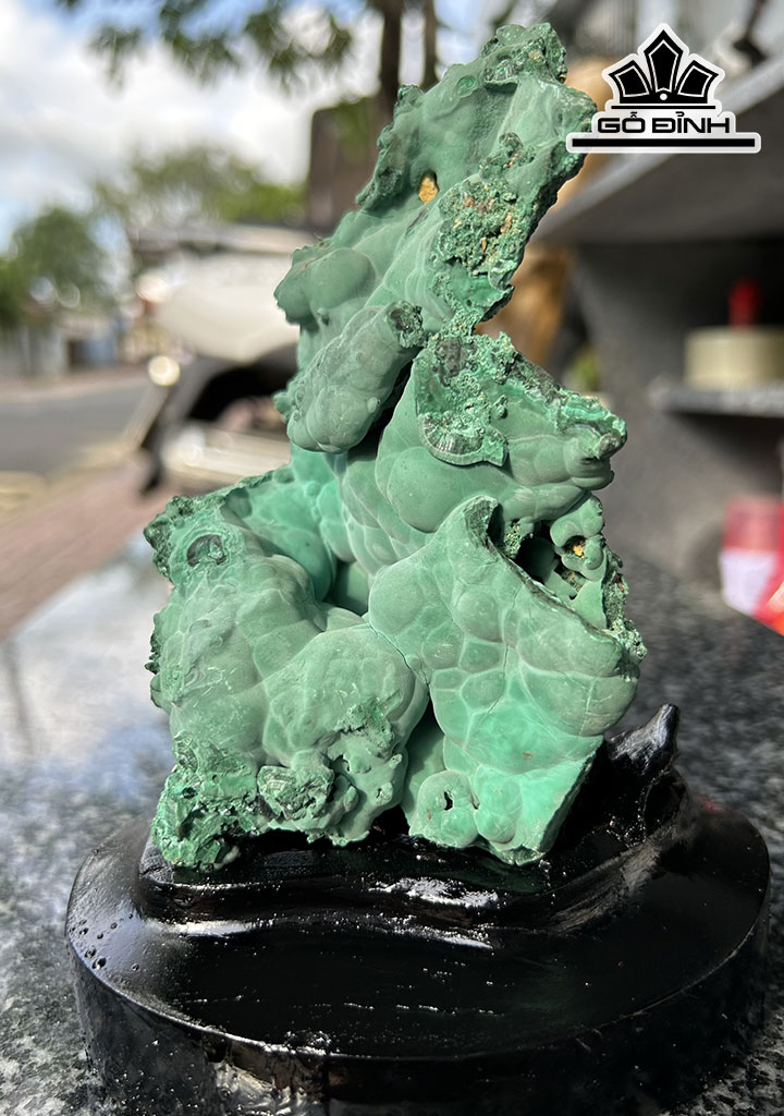 Tác Phẩm Đá Malachite Cao 17 Ngang 12 (cm)  759g