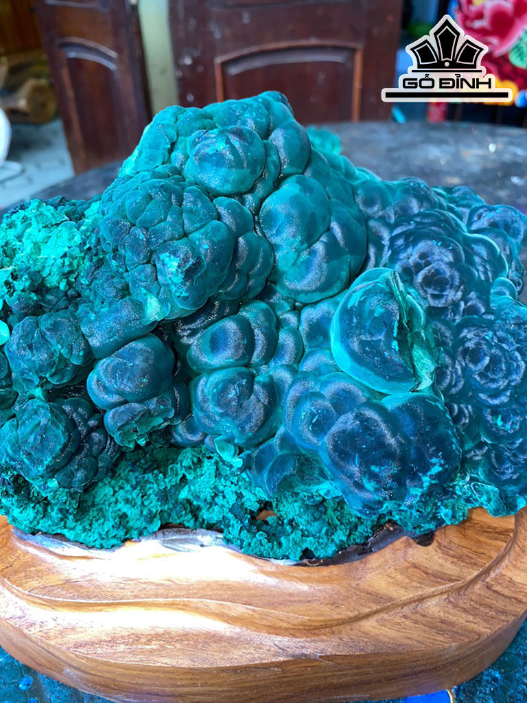 Tác Phẩm Đá Malachite Cao 20 Ngang 22 (cm)  4,6kg