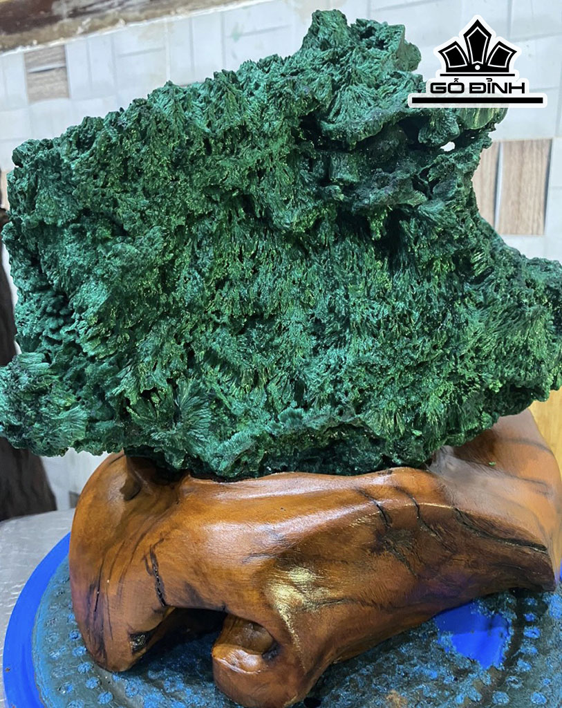 Tác Phẩm Đá Malachite Cao 27 Ngang 25 (cm)  7,4kg