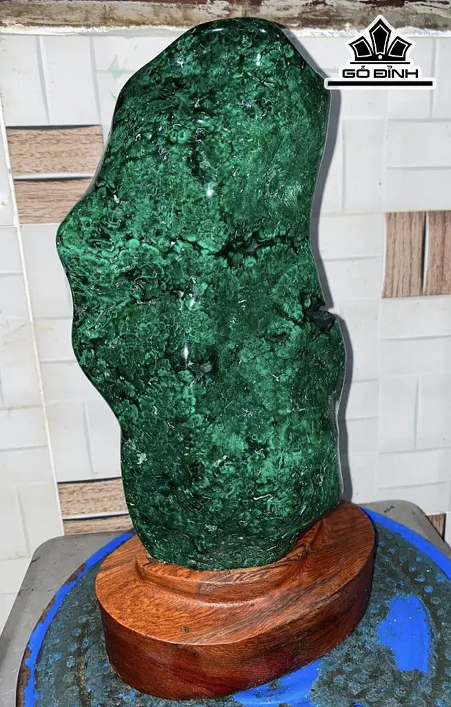 Tác Phẩm Đá Malachite Cao 33 (cm)  5,7kg