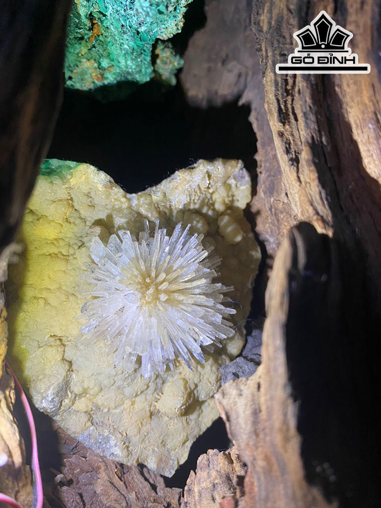 Tác Phẩm Đá Malachite Cao 37 (cm)  6,4kg