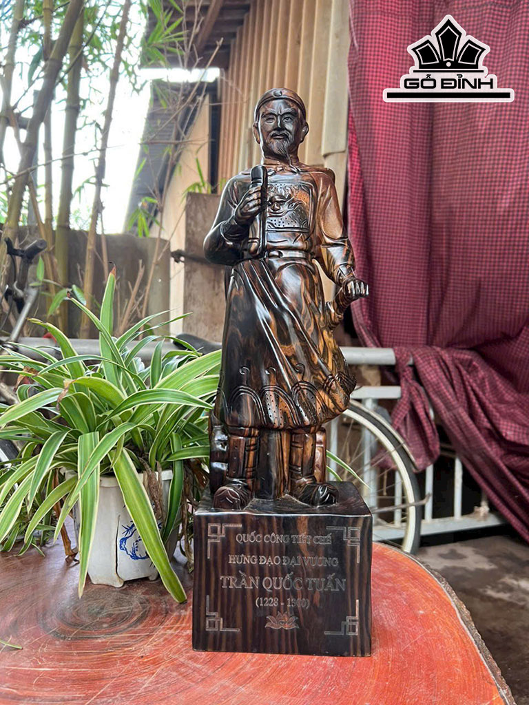 Tượng Trần Quốc Tuấn Gỗ Mun Hoa Cao 40 Ngang 13 Sâu 11 (cm)