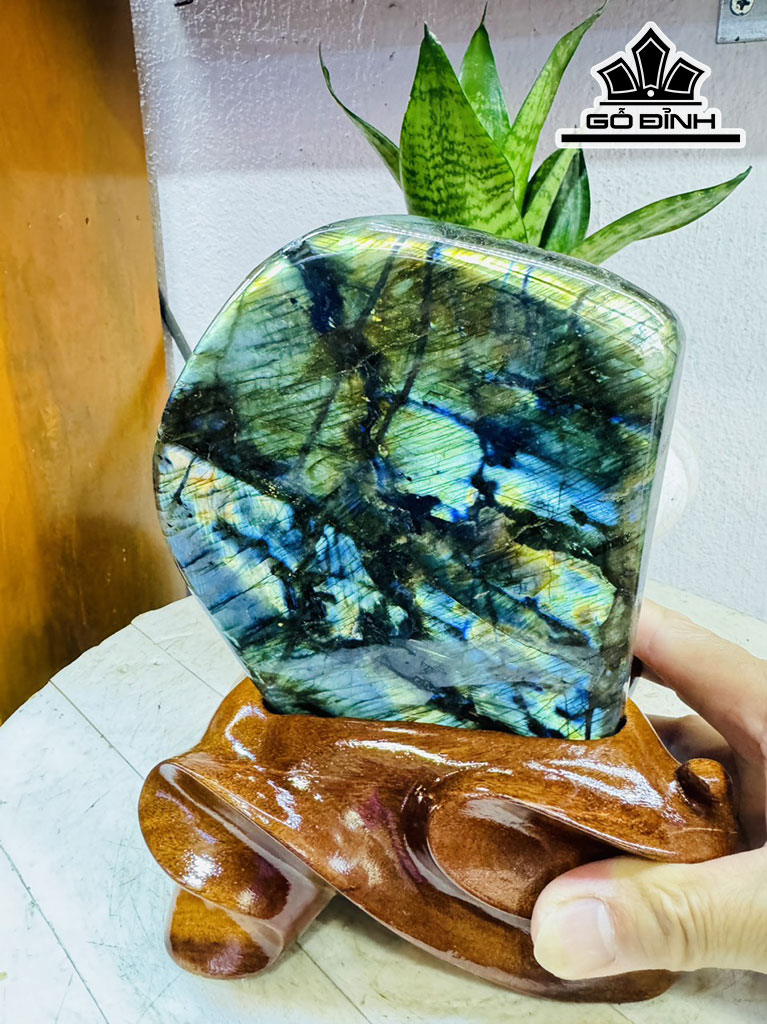 Tác Phẩm Đá Xà Cừ (Labradorite) Cao 20 Ngang 14 (cm) 2,8kg