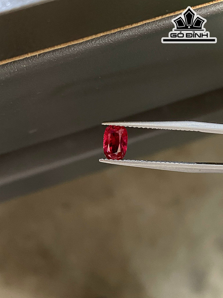 Viên Đá Ruby Cao 7 Ngang 4,5 Sâu 3,5 (mm) 1cts
