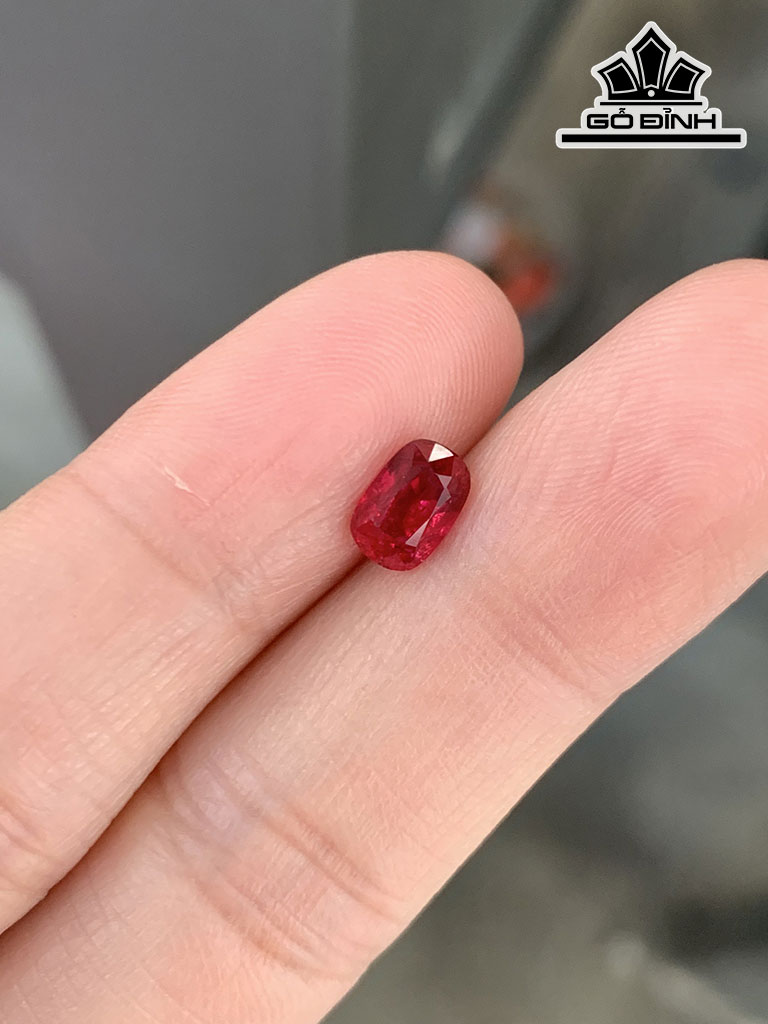 Viên Đá Ruby Đỏ Cao 6,8 Ngang 4,5 Sâu 3,2 (mm) 1cts