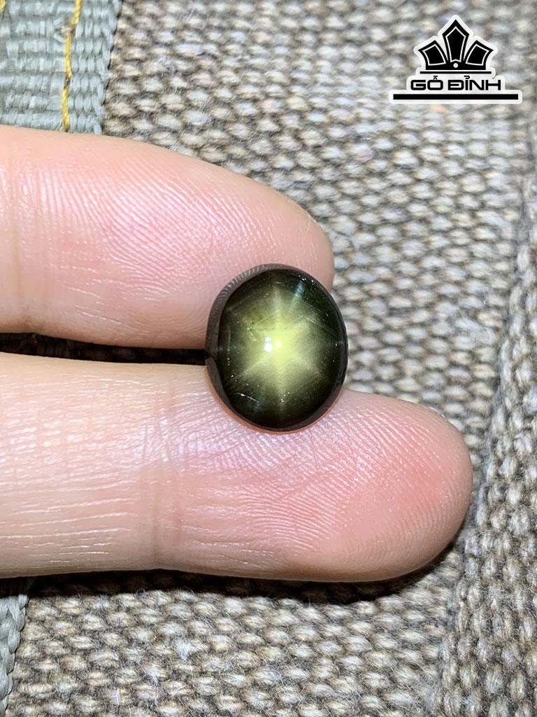 Viên Đá Sapphire Sao Đen Cao 11,9 Ngang 9,8 Sâu 4,4 (mm) 5,29cts