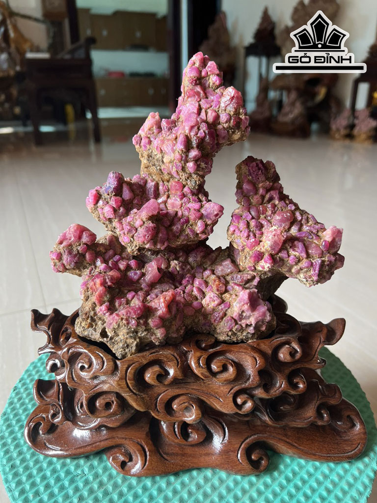 Tinh Thể Đá Ruby Cao 26 (cm) 2,6kg