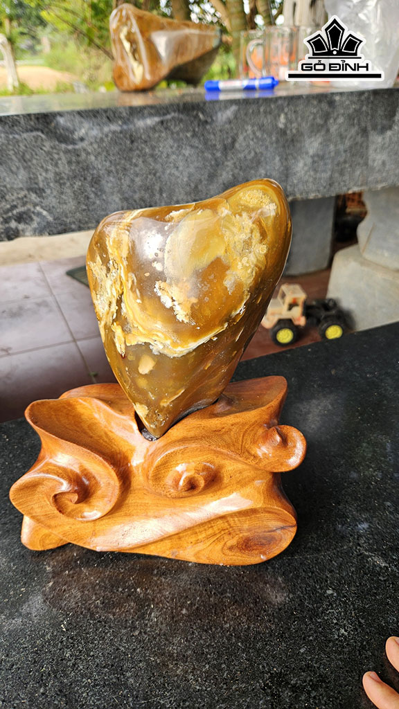Tác Phẩm Đá Mã Não Mật Ong Cao 29 Ngang 12 (cm) 5kg