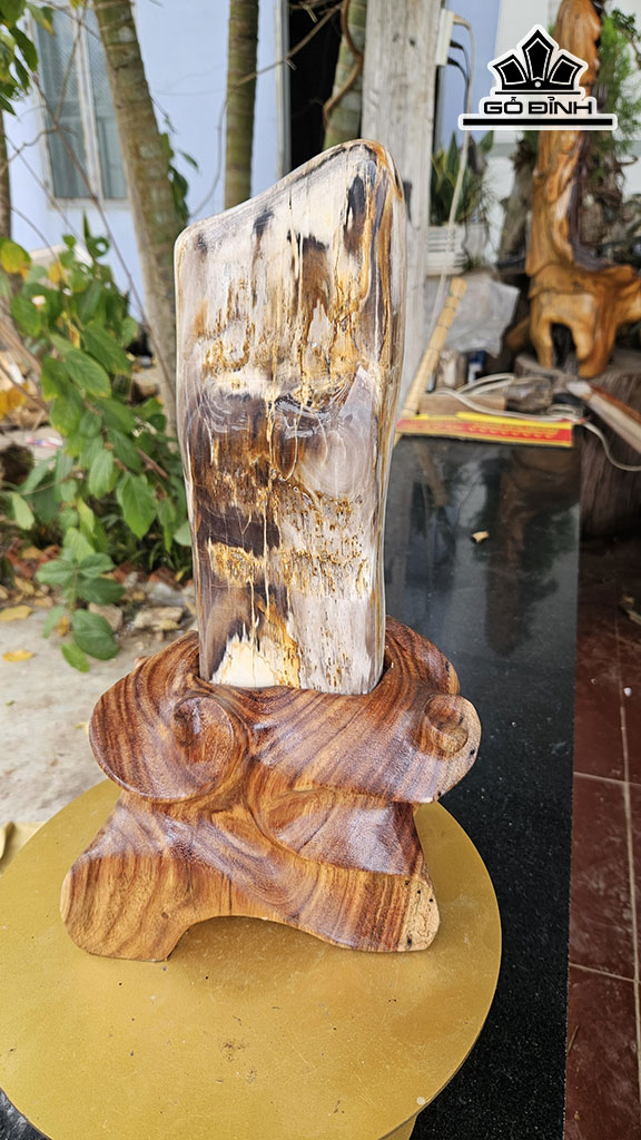 Tác Phẩm Gỗ Hóa Ngọc Cao 39 Ngang 12 (cm) 5kg