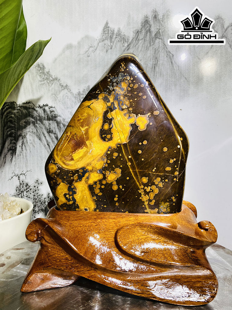 Tác Phẩm Đá Thạch Anh Mắt Hổ Cao 28 Ngang 20 (cm) 4,7kg