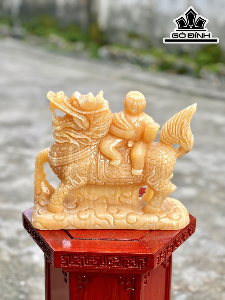 Tác Phẩm Kỳ Lân Khổng Tử Đá Ngọc Hoàng Long Cao 23 Ngang 20 (cm) 4kg