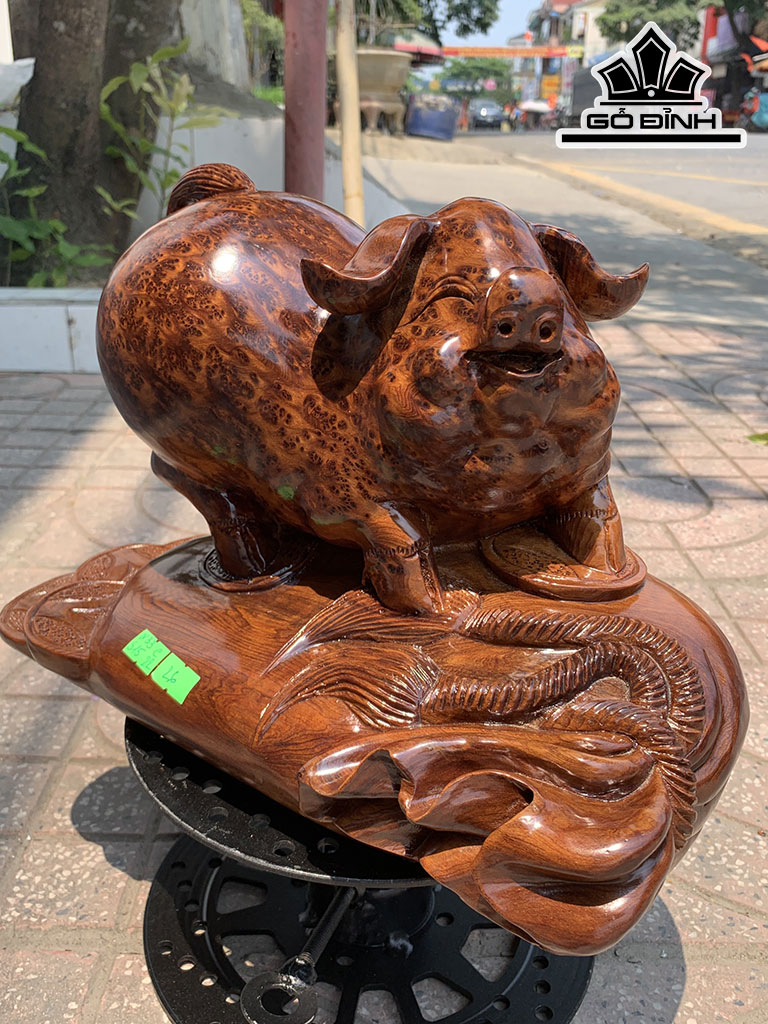 Tượng Heo Gỗ Nu Ngọc Am Cao 22 Ngang 33 Sâu 15 (cm)