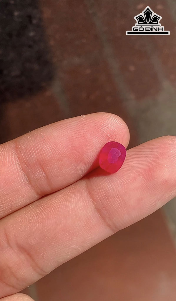 Viên Đá Ruby Lục Yên Cao 7,9 Ngang 6,1 Sâu 3,8 (mm) 1,7cts
