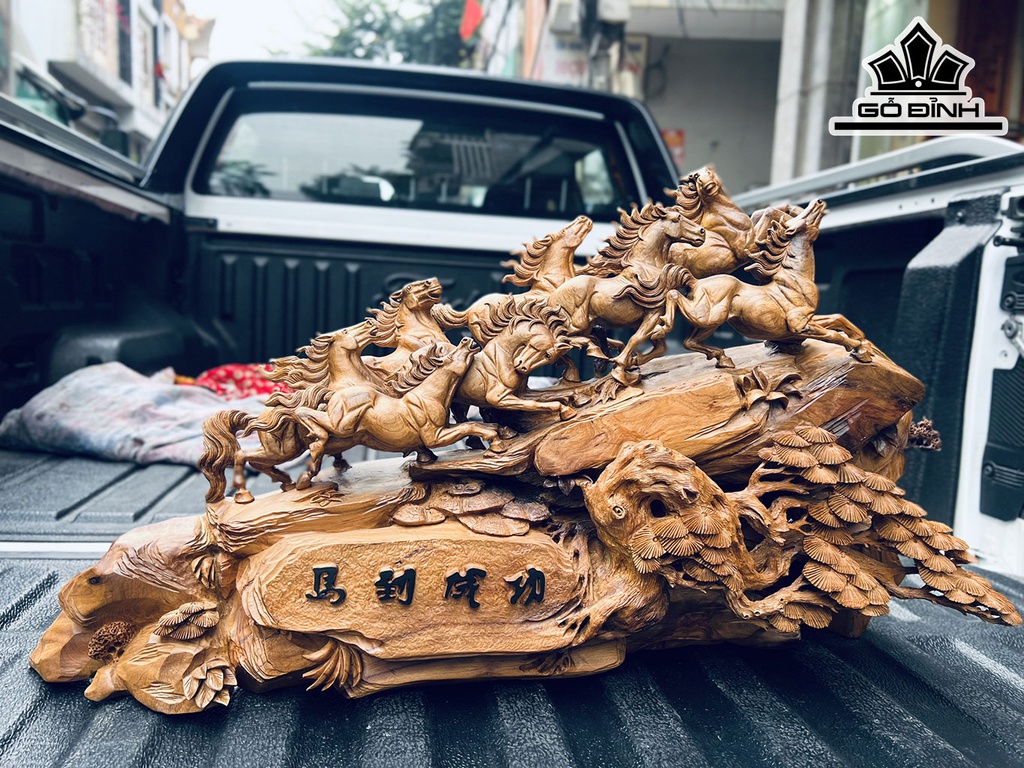 Tượng Bát Mã Truy Phong Gỗ Bách Xanh Cao 42 Ngang 75 Sâu 24 (cm)