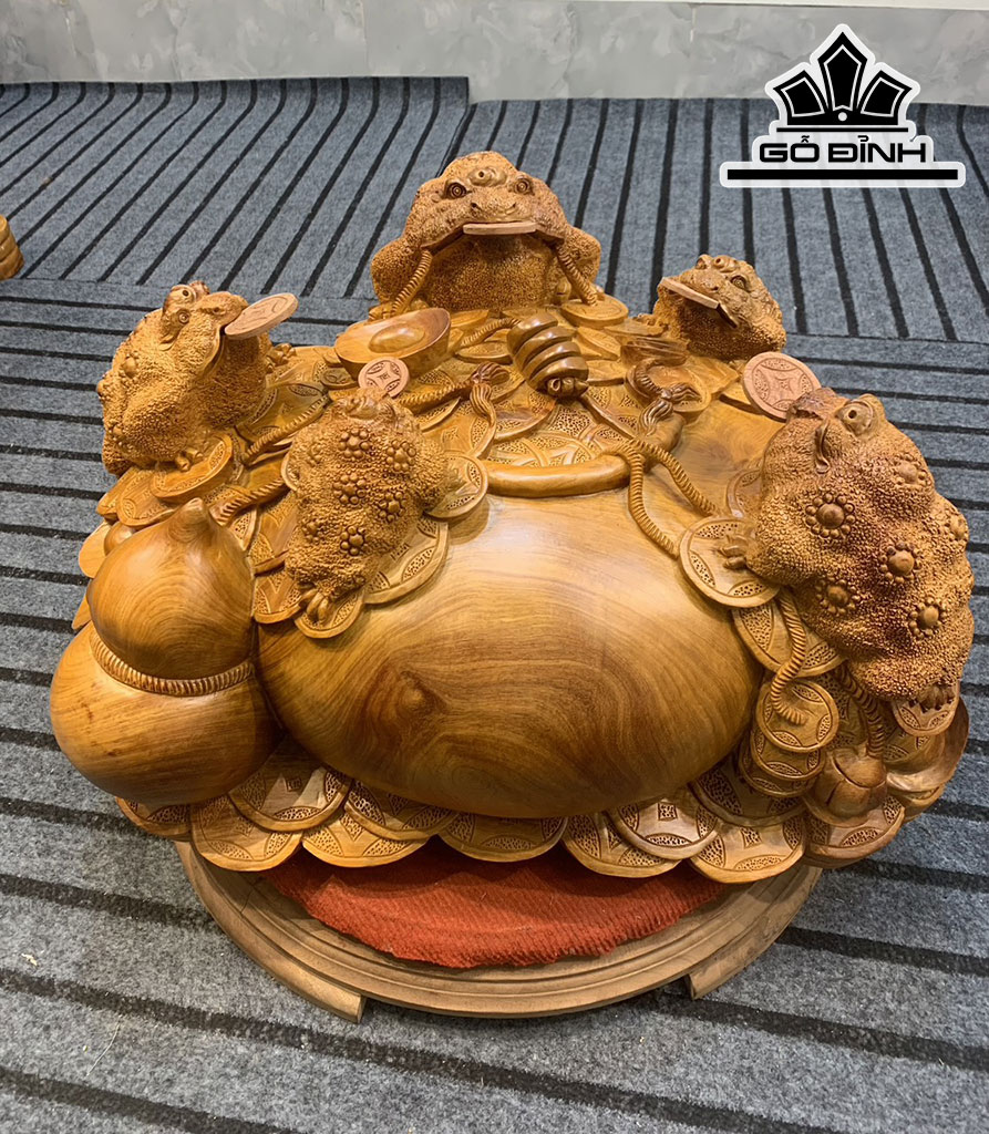 Tượng Ngũ Cóc Trấn Chum Tiền Gỗ Hương Cao 35 Ngang 66 Sâu 52 (cm)