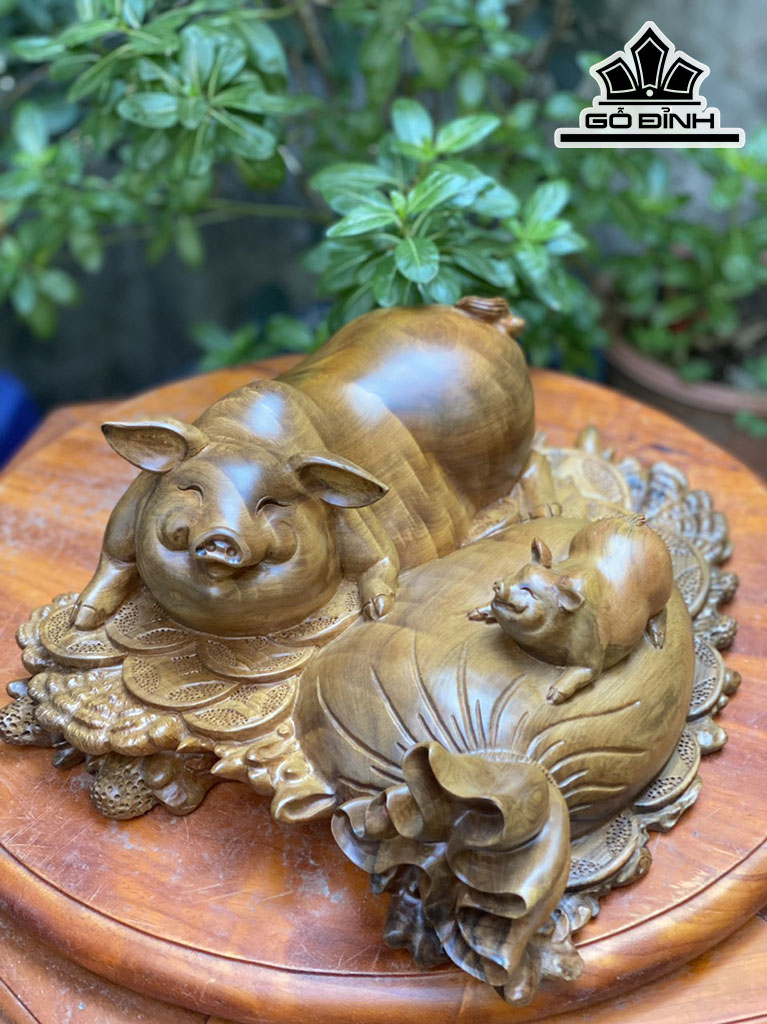 Tượng Heo Mẫu Tử Gỗ Bách Xanh Cao 15 Ngang 35 Sâu 32 (cm)