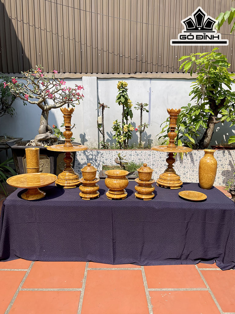 Bộ Đèn Thờ Gỗ Nu Dổi Cao 70 (cm)