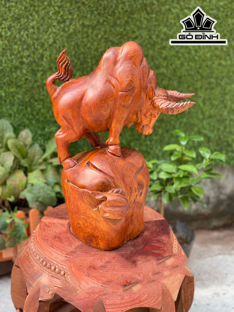 Tượng Bò Tót Gỗ Hương Cao 40 Ngang 30 Sâu 20 (cm)
