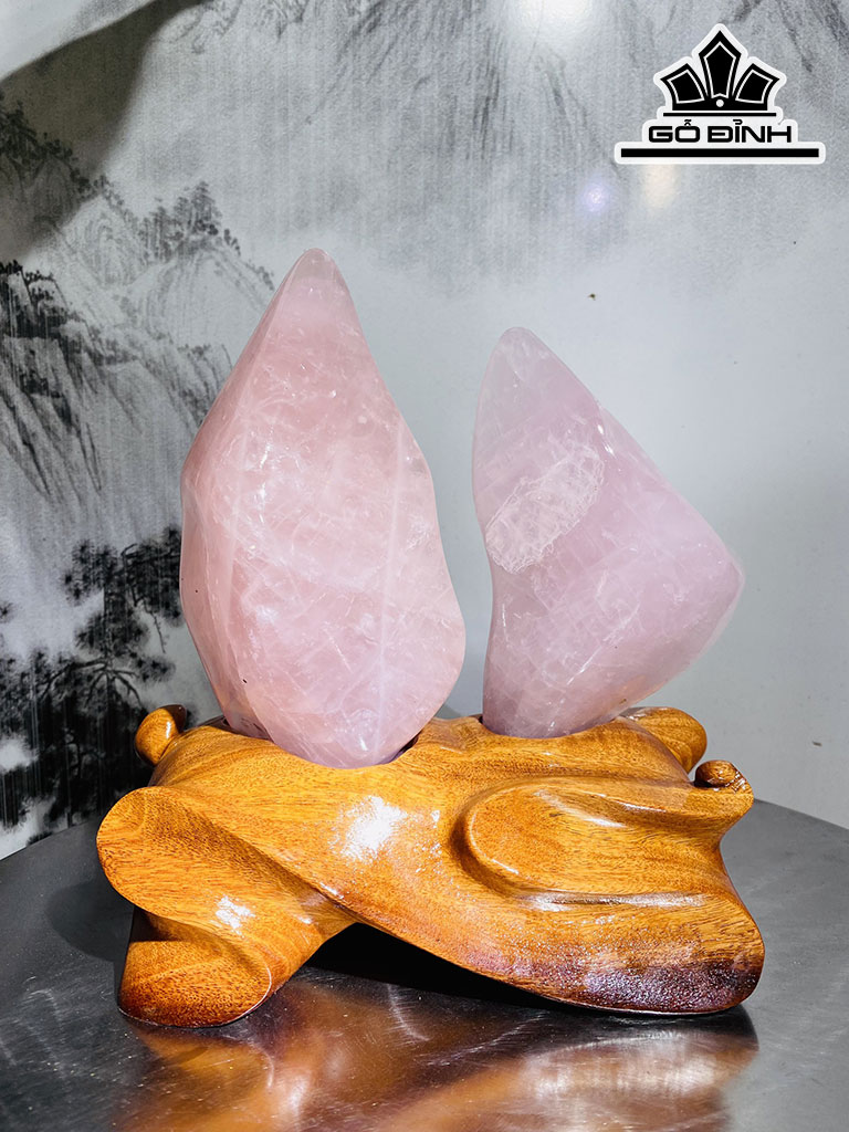 Tác Phẩm Đá Thạch Anh Hồng Cao 21 Ngang 20 (cm) 2,1kg