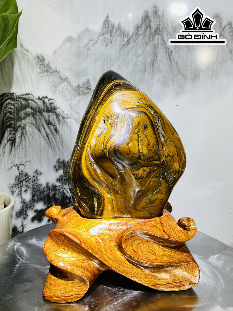 Tác Phẩm Đá Thạch Anh Mắt Hổ Cao 25 Ngang 18 (cm) 3,9kg